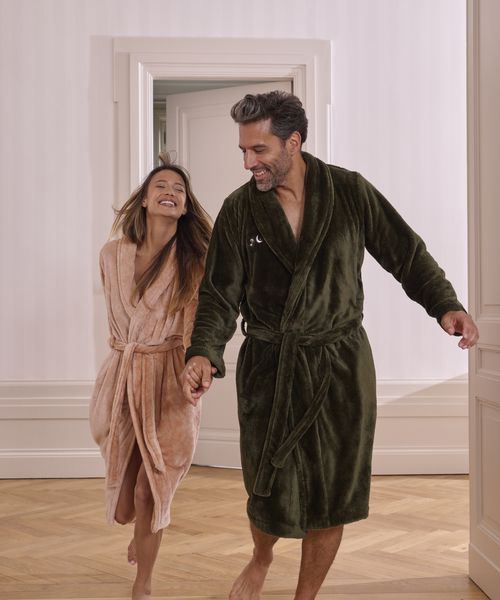 Peignoir ou robe de chambre : que choisir ?