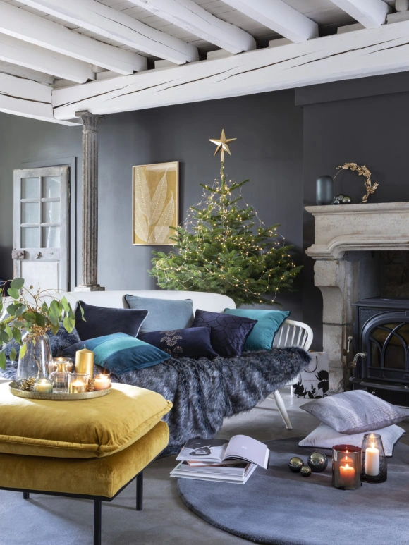 Un salon décoré à Noël