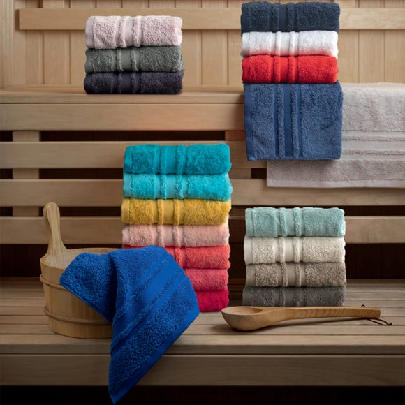 Des draps de bain de couleur