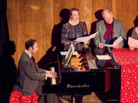Electric Voice Theatre: Winter Carols by Candlelight