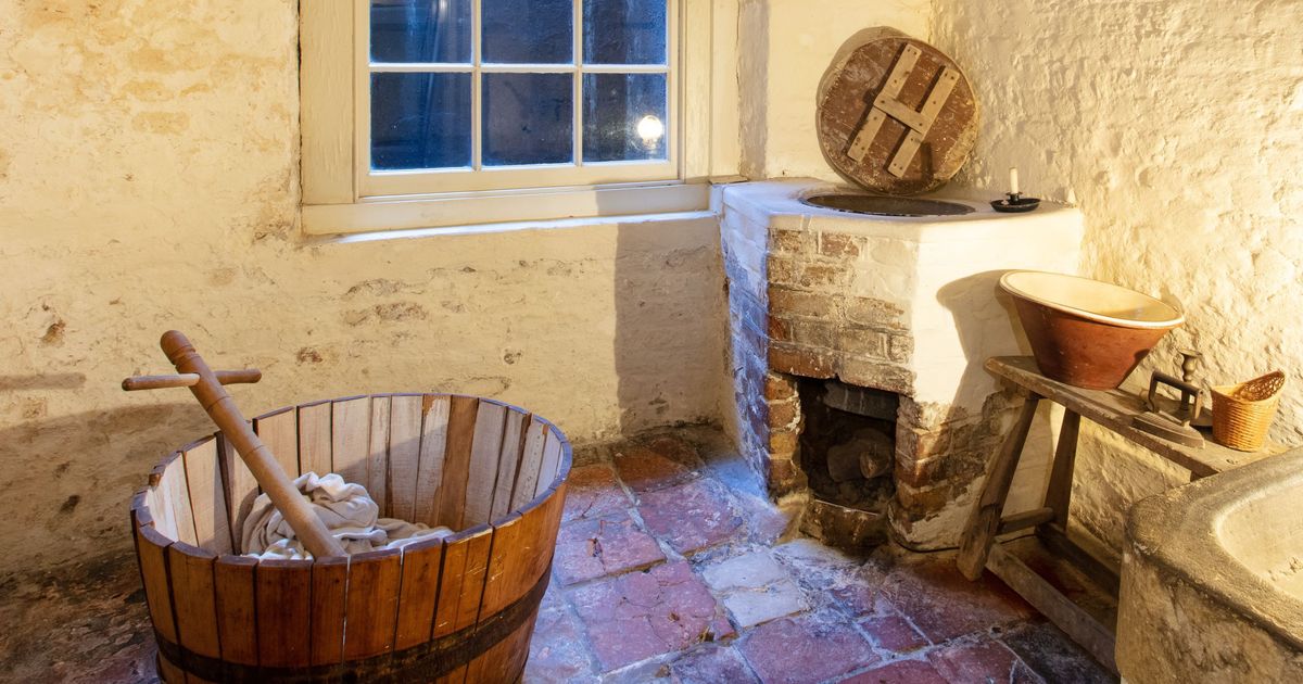 Extra/Ordinary women below stairs! Summer holiday tours for families at the Charles Dickens Museum