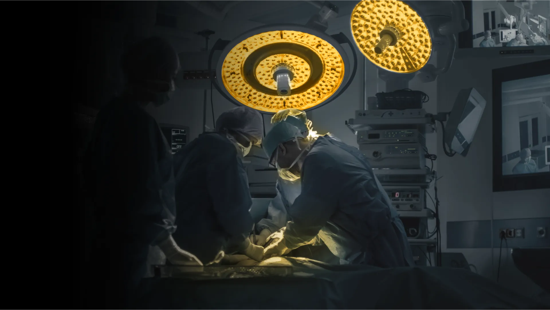 https://a.storyblok.com/f/243938/1632x1088/c5ede71c5b/case-study-header-image-proximie.webp