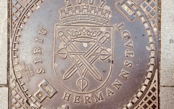 Gullideckel mit Inschrift Sibiu Hermannstadt