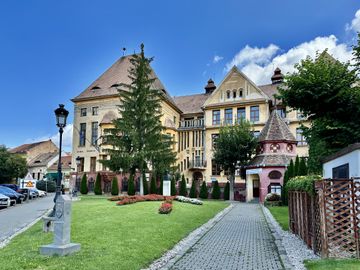 Schulgebäude in Medias