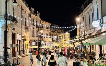 Belebte Innenstadt in Craiova Samstagabend