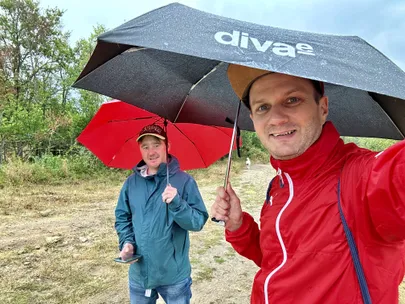 Flo + Flo bei einer regnerischen Wanderung in Melnik