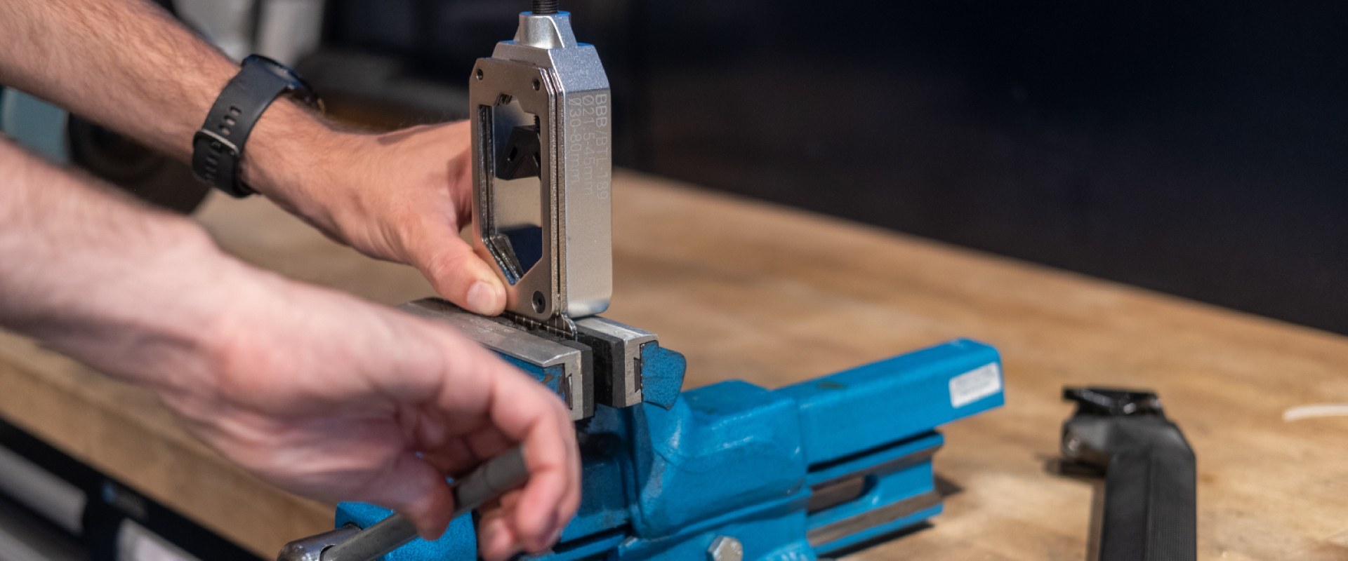 How to shorten your handlebars or seatpost?