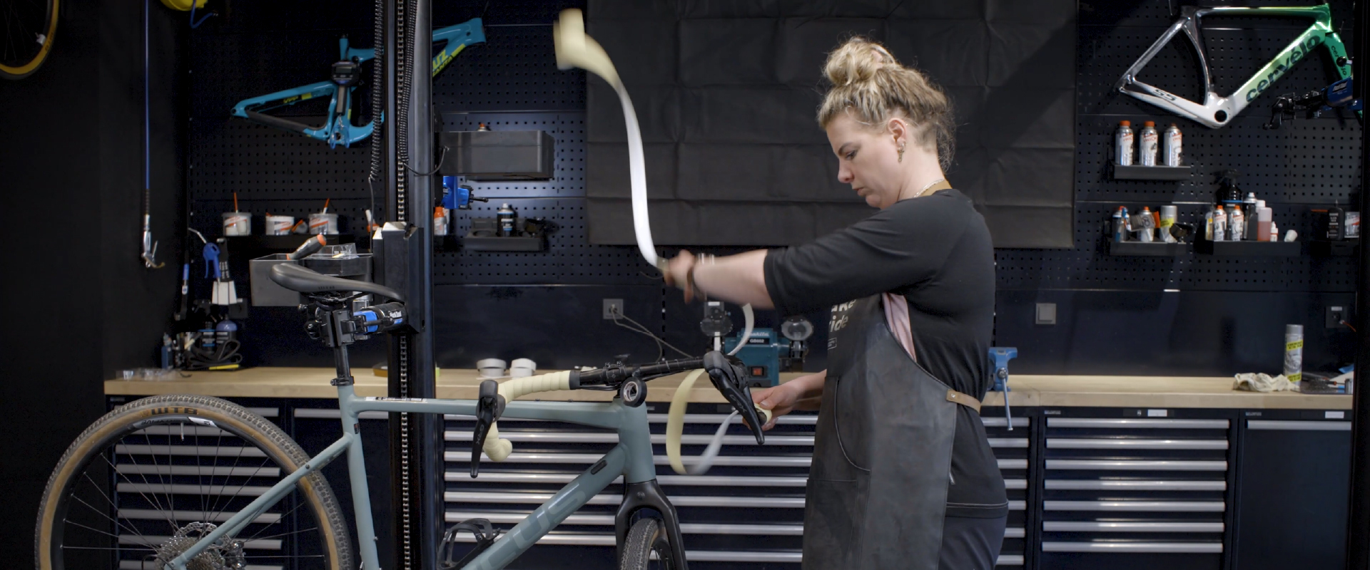 Watch That Manual | Hoe vervang je een stuurlint?