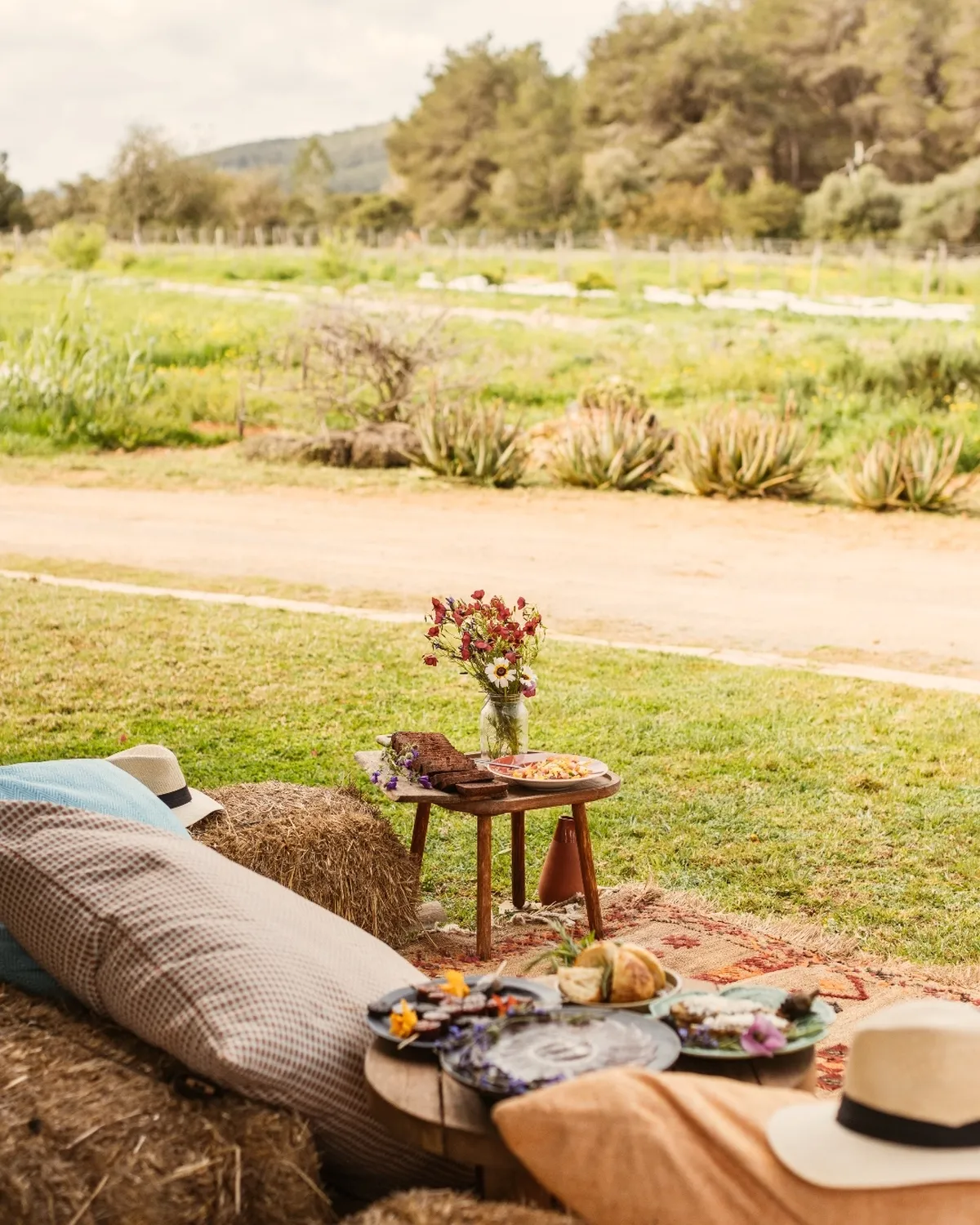 Outdoor eten The Farm Six Senses Ibiza