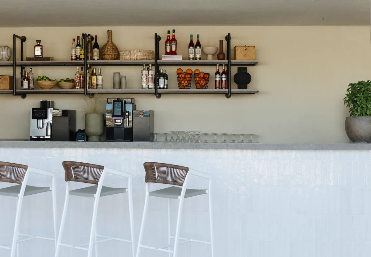 Bar Lianolia Domes Aulus Zante, Autograph Collection