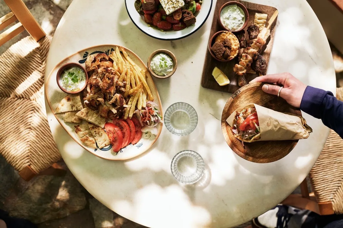 Eten Souvlakerie The Romanos Costa Naverino