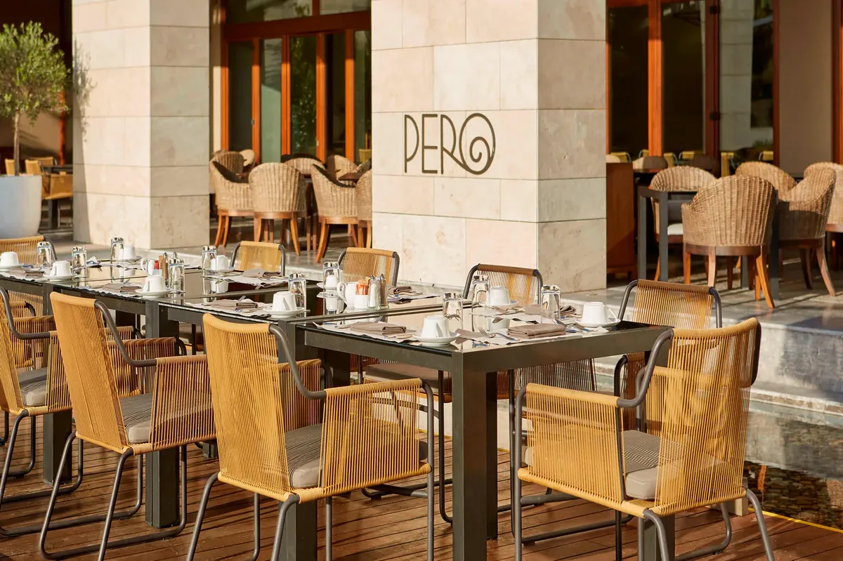 Restaurant Pero The Romanos Costa Naverino