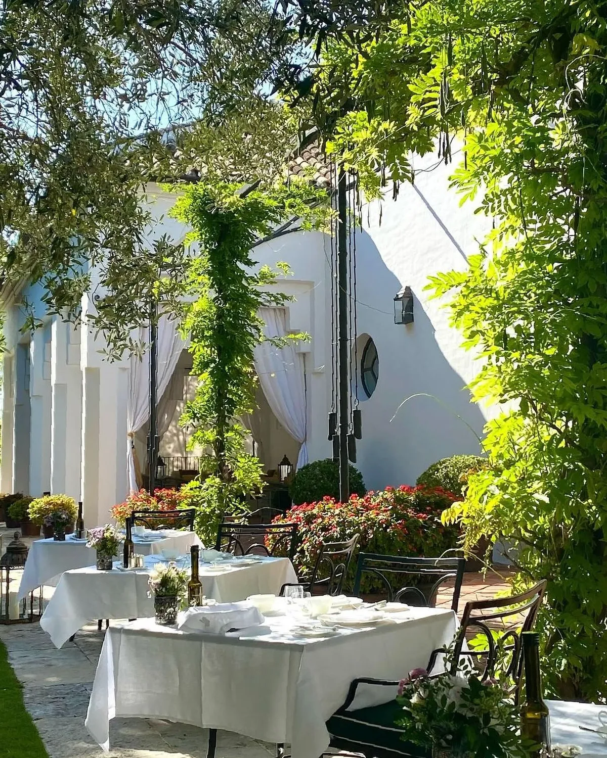 Outdoor restaurant El jardin de lutz Finca Cortesin