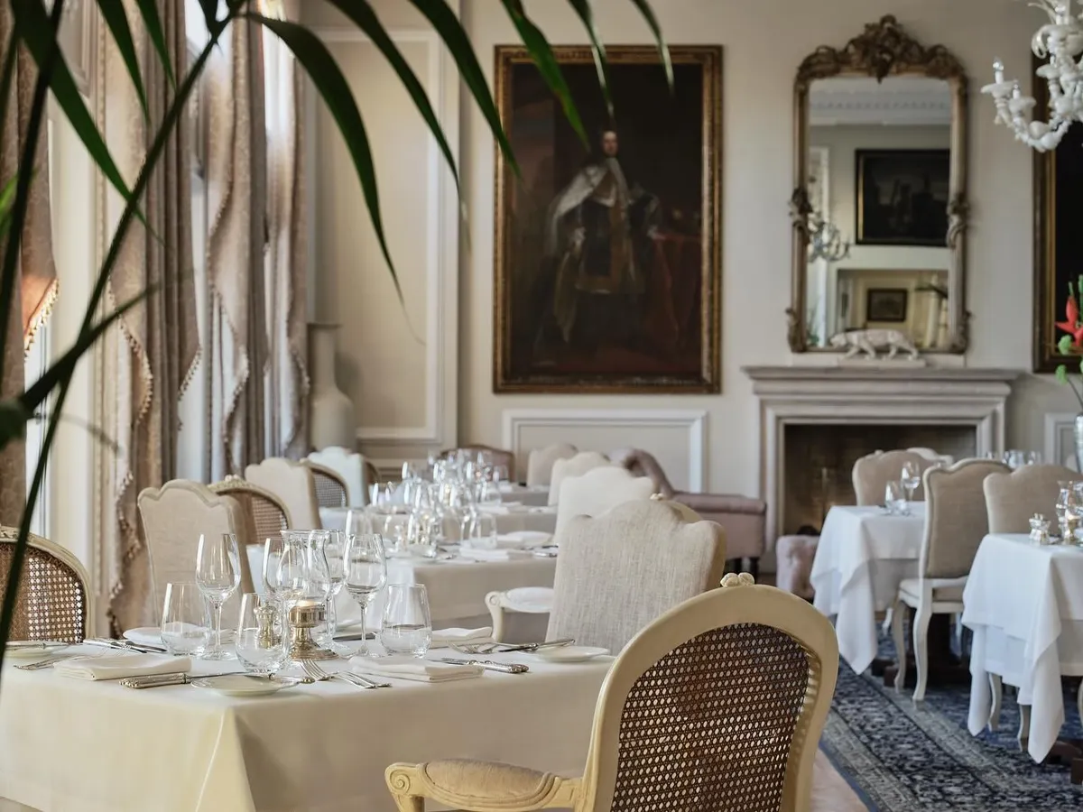 Tudor Hall Restaurant Hotel King George a Luxury Collection