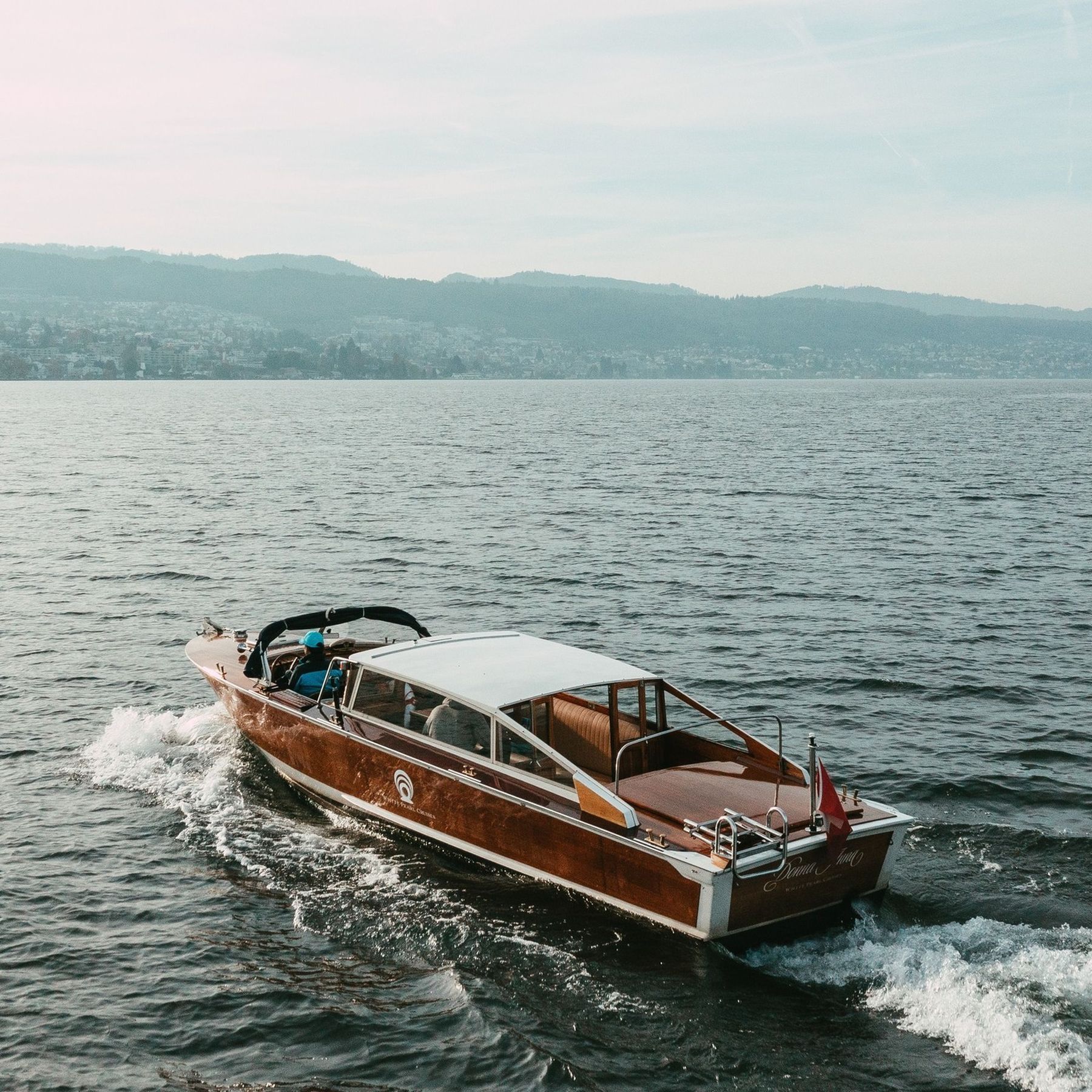 Geniet van verfijnde cocktails met uitzicht over het glinsterende Zürichmeer en historische monumenten | Senses