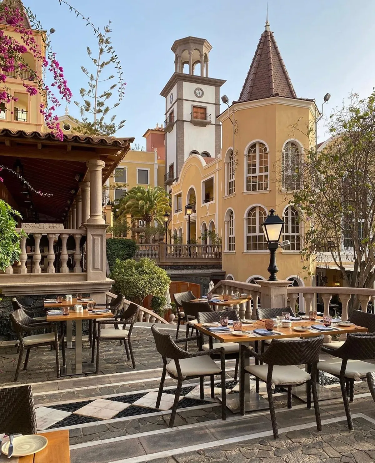 Outdoor restaurant La Trattoria Bahía del Duque