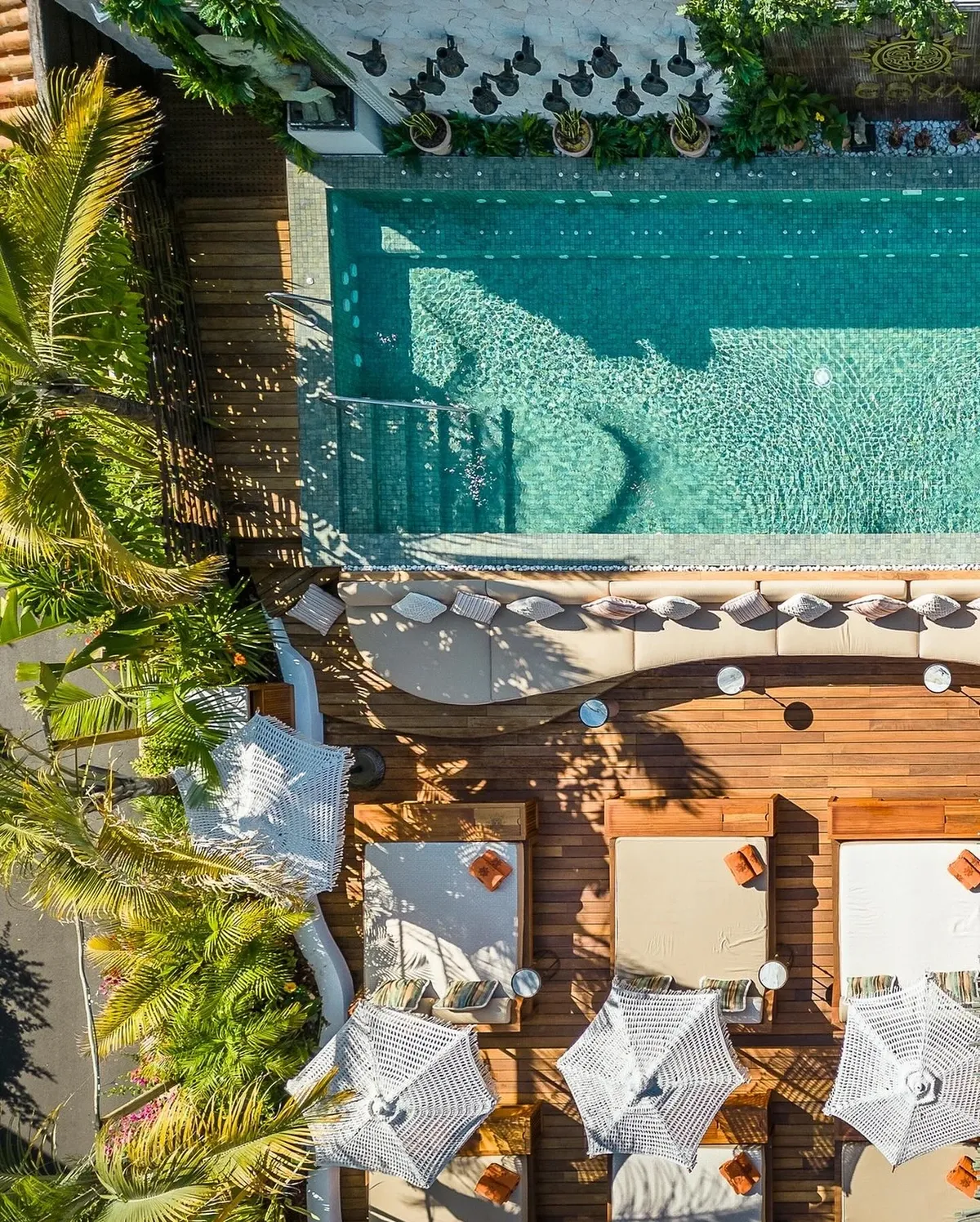 Lounge Coya pool Puente romano marbella