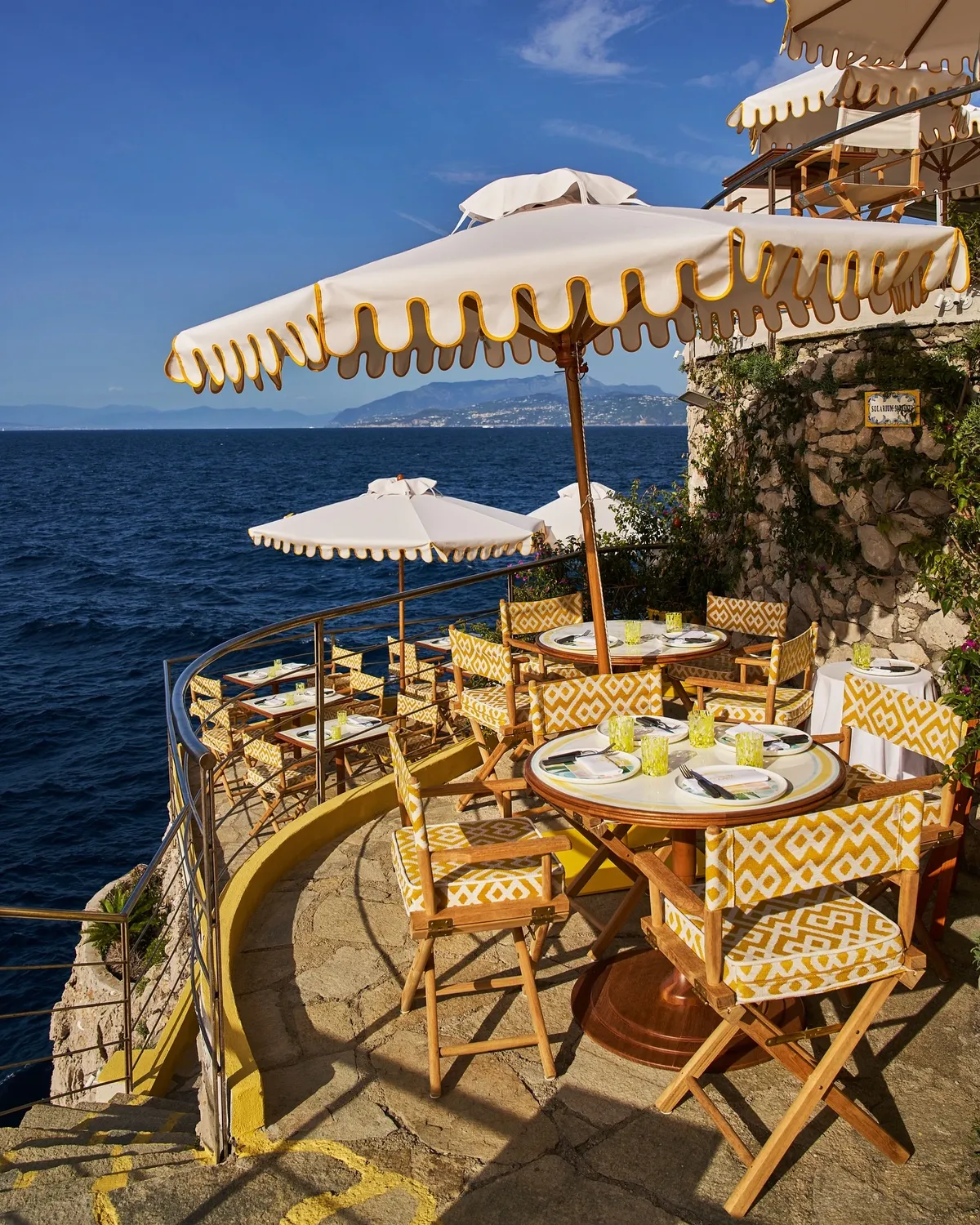 Outdoor restaurant a-Ma-Re Capri Jumeirah Capri Palace