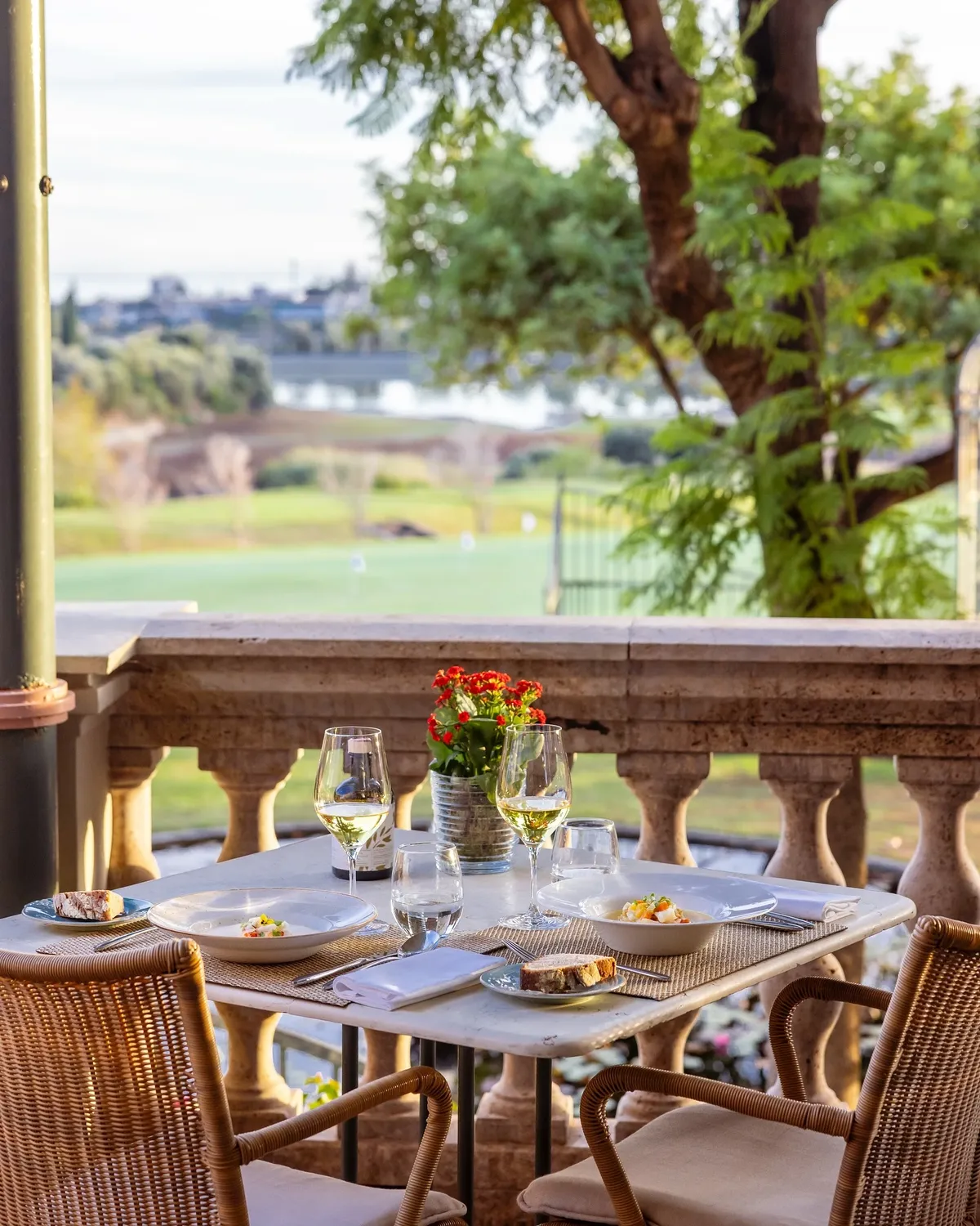 Outdoor restaurant La loggia Anatara villa padierna