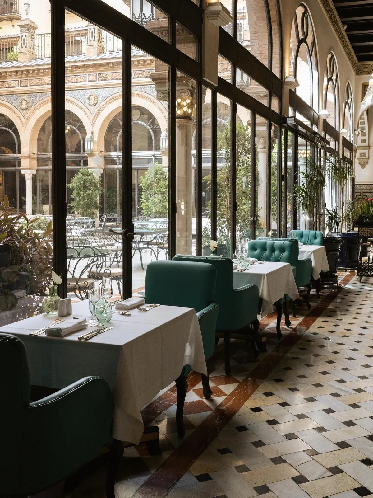 Indoor & Outdoor Restaurant San Fernando Hotel Alfonso XIII