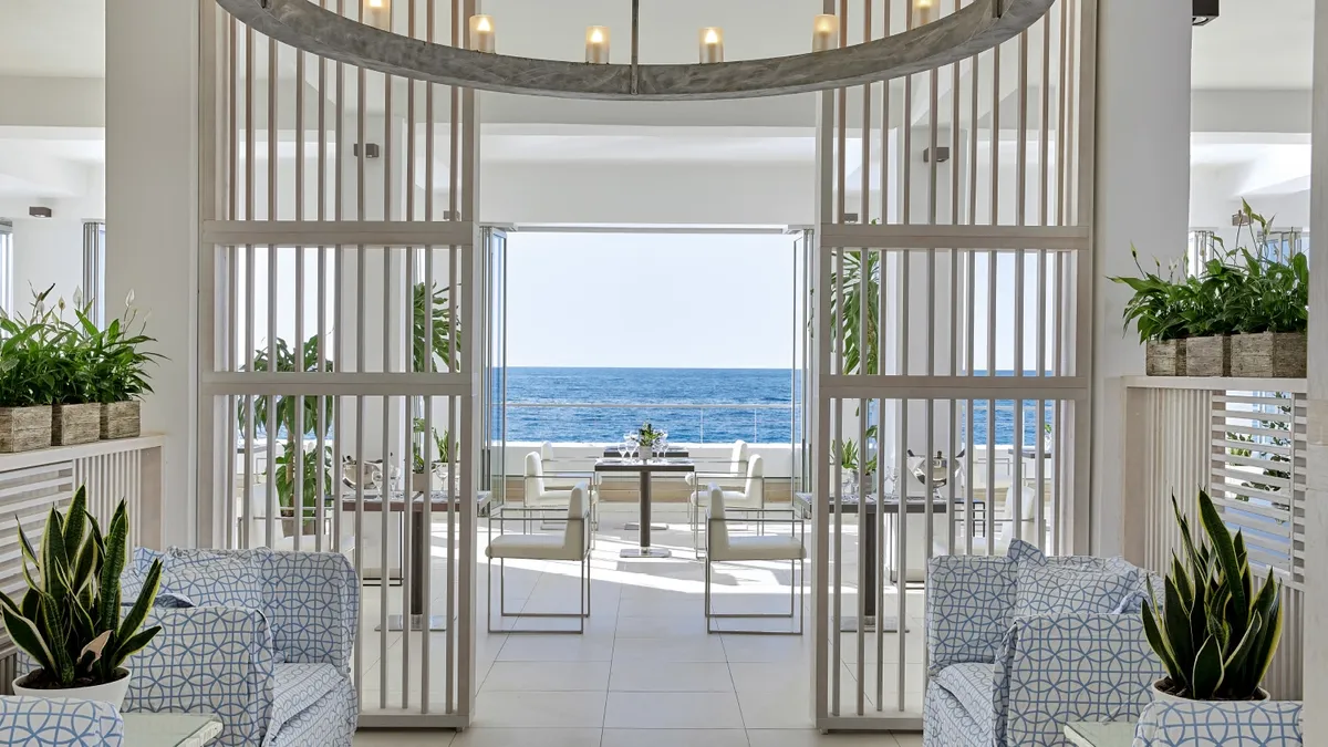 Restaurant Ventanas Il Mar Grecotel LUX ME White