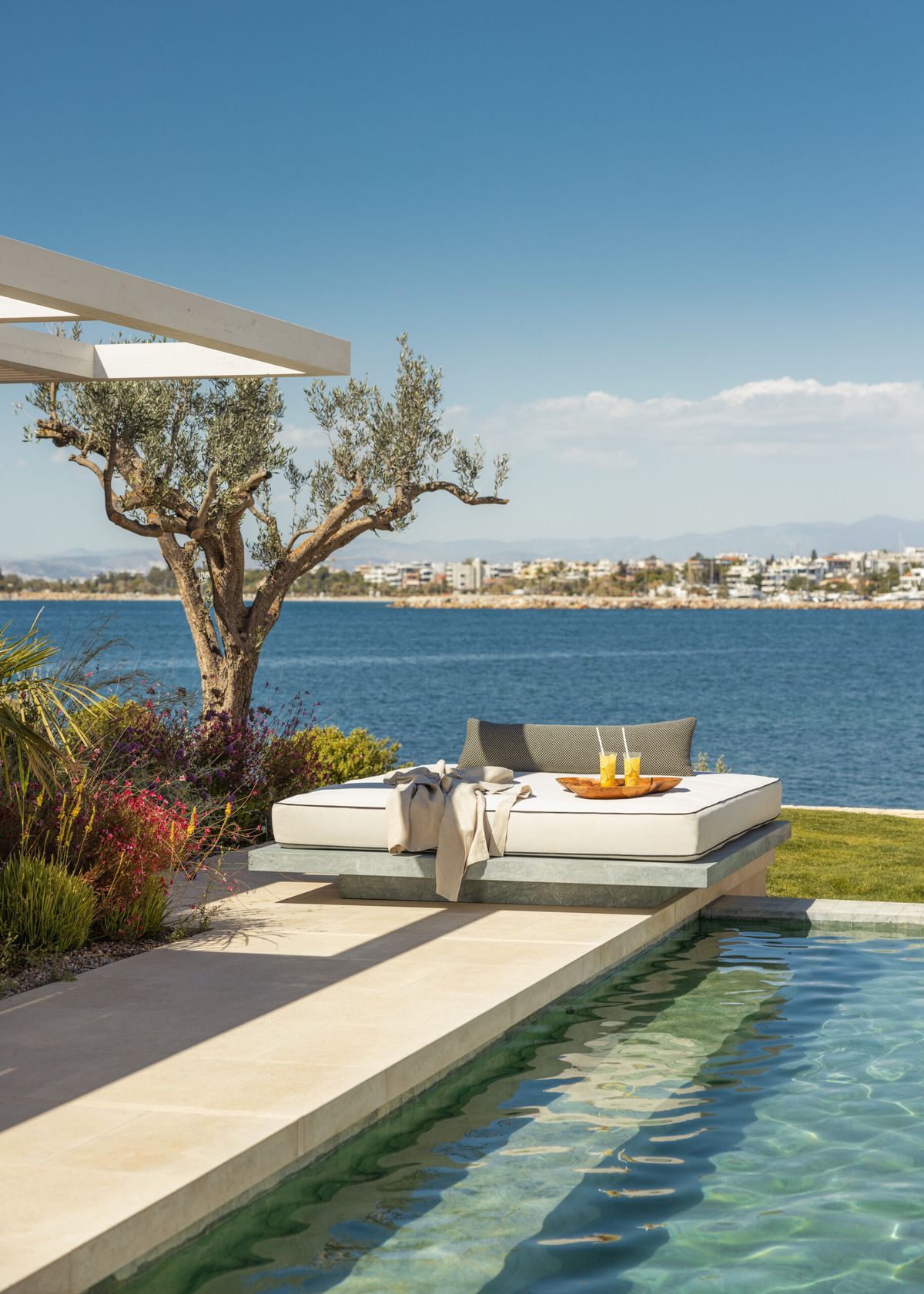 One & Only Aesthesis Villa Pool Sunbed