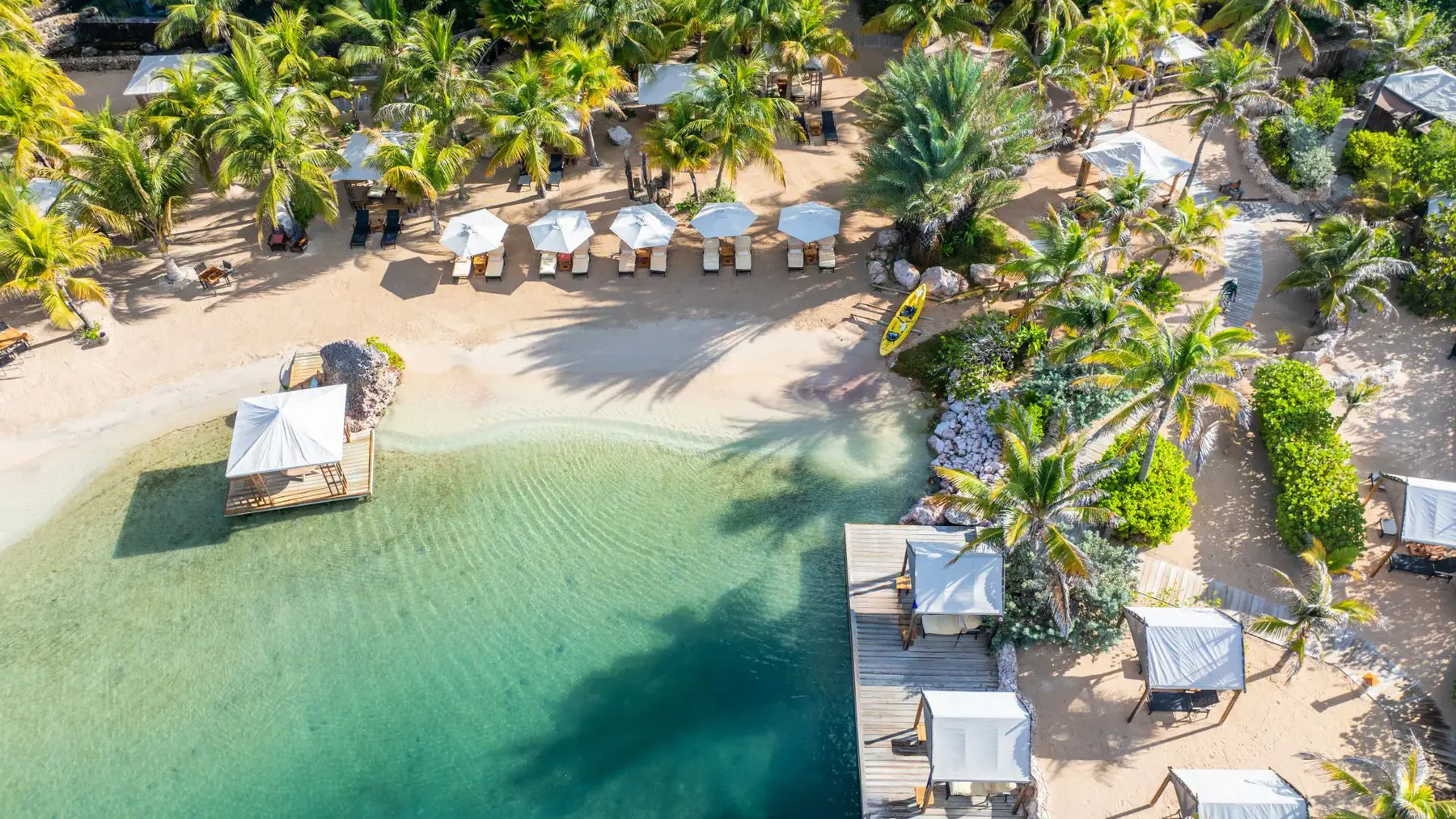 Witte zandstranden en helderblauw water aan de Caribische kust | Senses