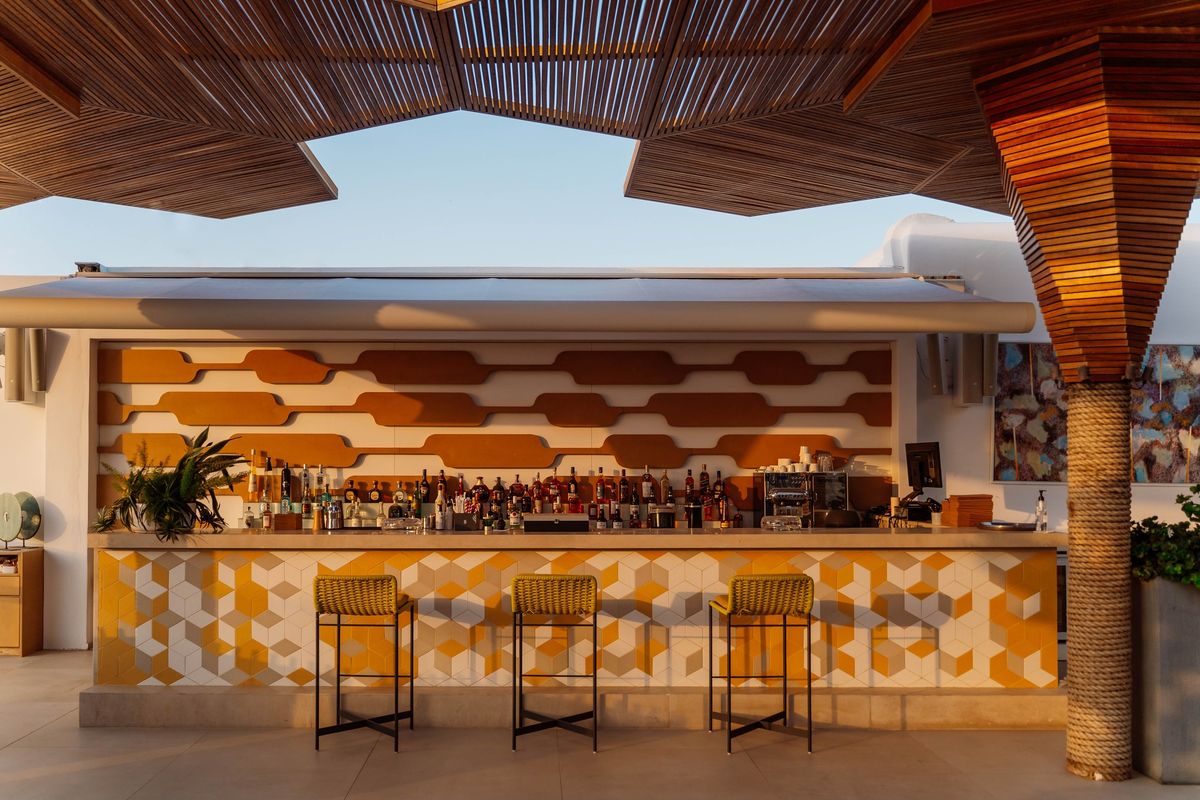 Bacos Bar Hotel Myconian Naia Luxury Suites