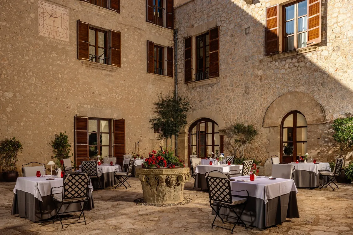 Outdoor restaurant Sa Clastra Castell Son Clarat