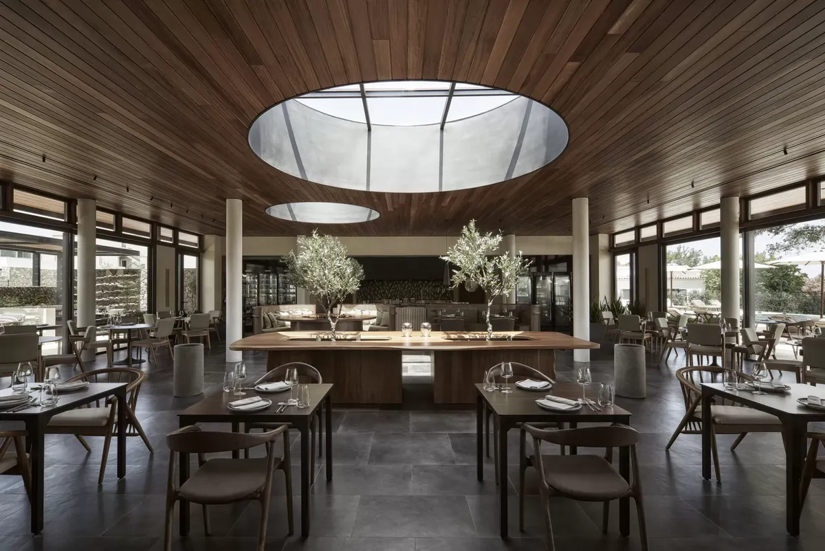 All-Day Resto ''Flya'' The Olivar Suites