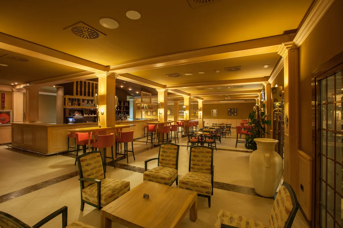 Pub Zythum Lopesan Villa del Conde Resort & Thailasso