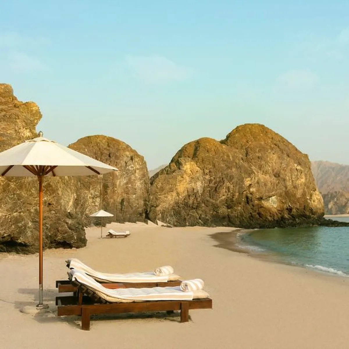 La siren Beach Restaurant – Ladies 18 Years And Above Al Bustan Palace, a Ritz-Carlton Hotel