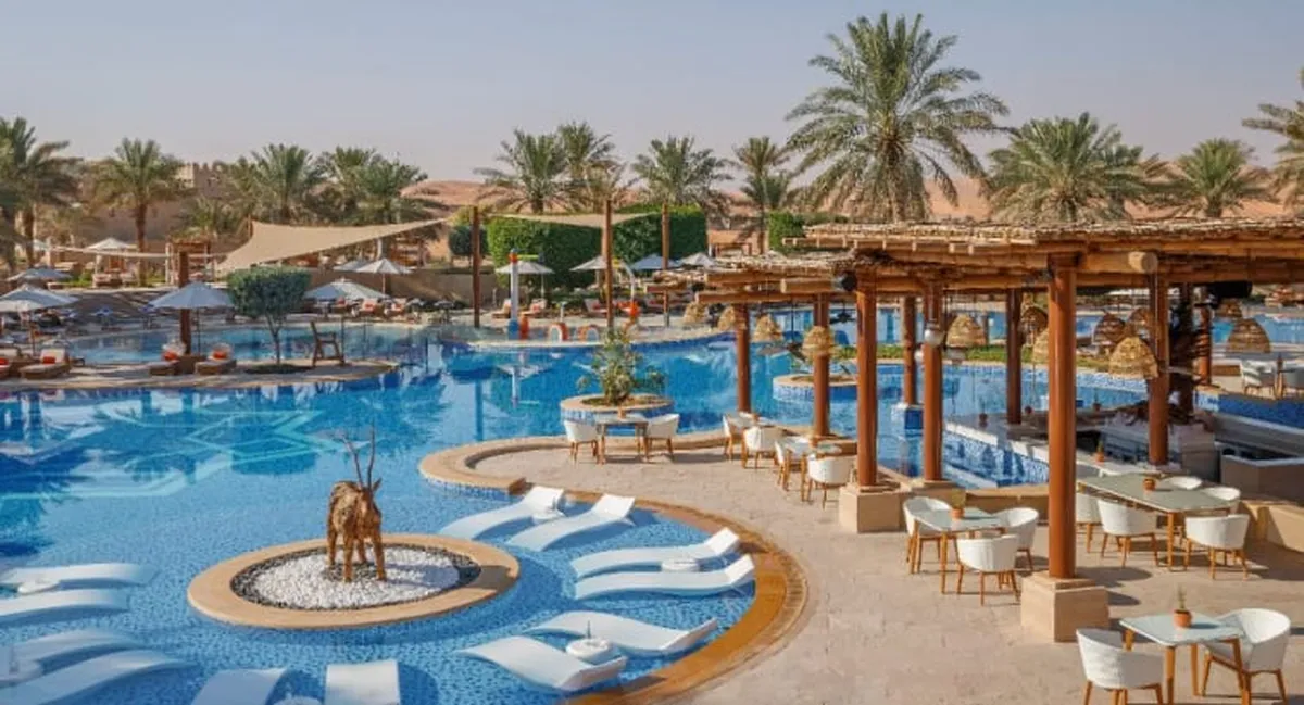 Naseem Pool Bar Anantara Qasr al Sarab Desert Resort