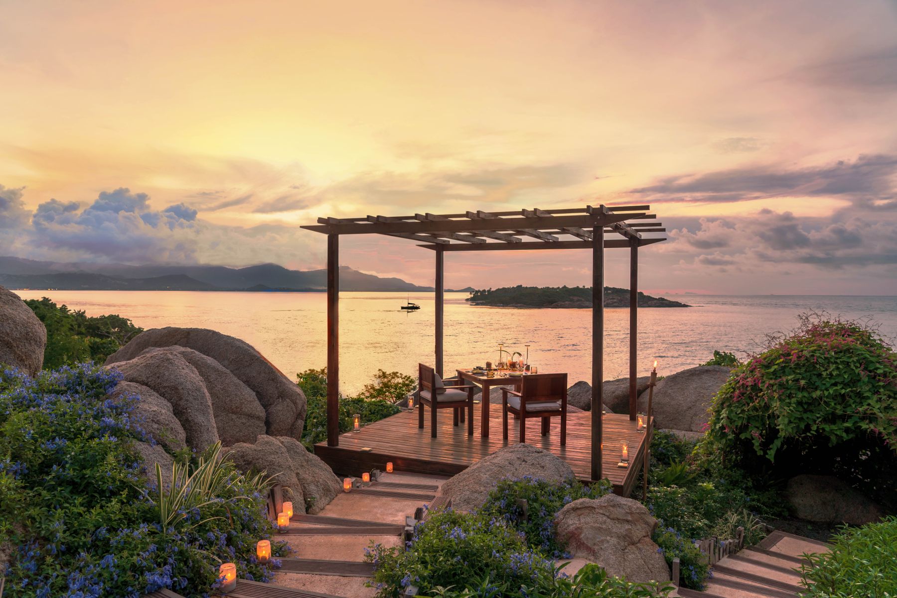 Six Senses Samui Dining by the Edge