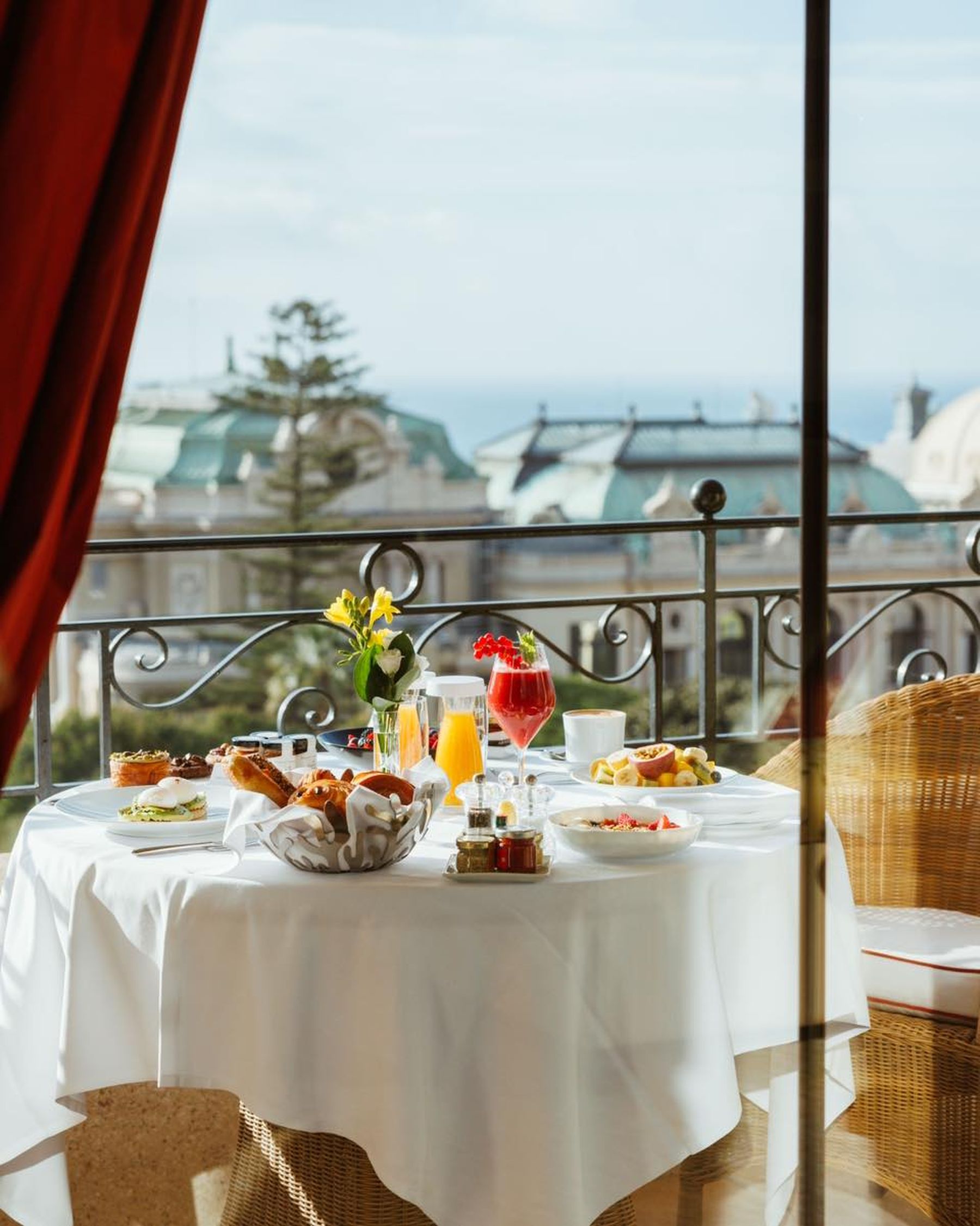 Geniet van een gastronomisch ontbijt terwijl je uitkijkt over de kust van Monaco | Senses