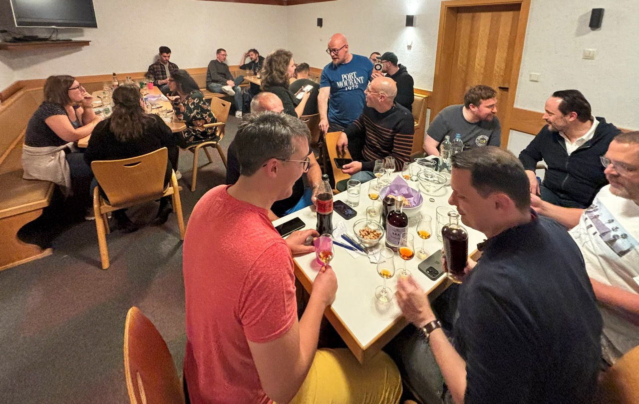 Enjoying the evening (3/3) Enjoying the evening (3/3)