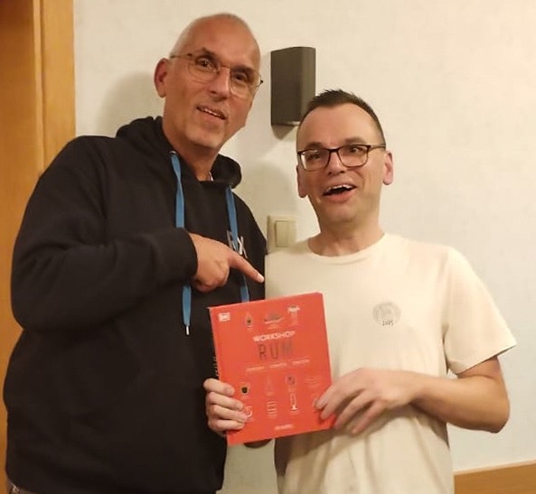 The happy winner of the blind tasting competition: Chris The happy winner of the blind tasting competition: Chris