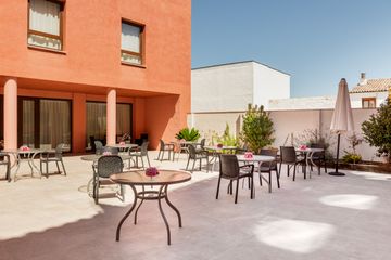 Terraza DomusVi Condes de Corbull