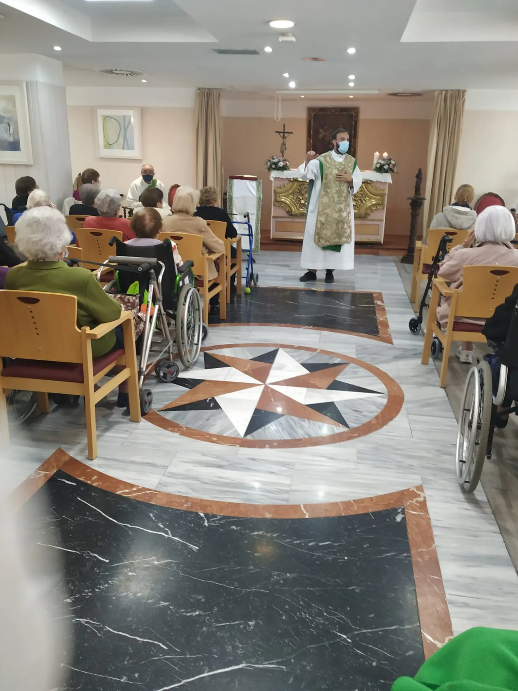 DomusVi-Tres-Cantos-Renovacion-misa-2.jpg