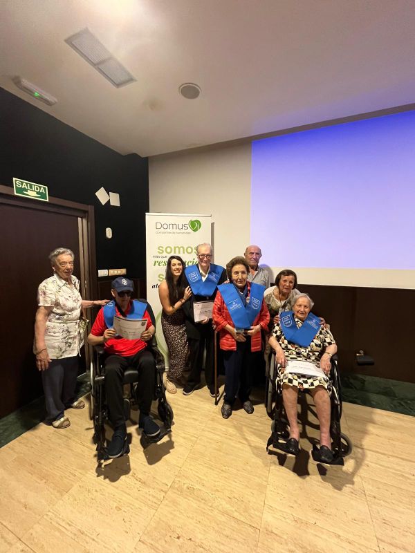 Fiesta de graduación para las personas mayores