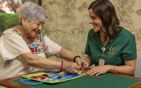 Taller de terapia ocupacional en Acalis Medina-2