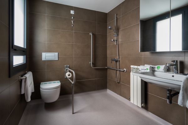 Residencia de Mayores Bonanova en Barcelona. Baño. 7.