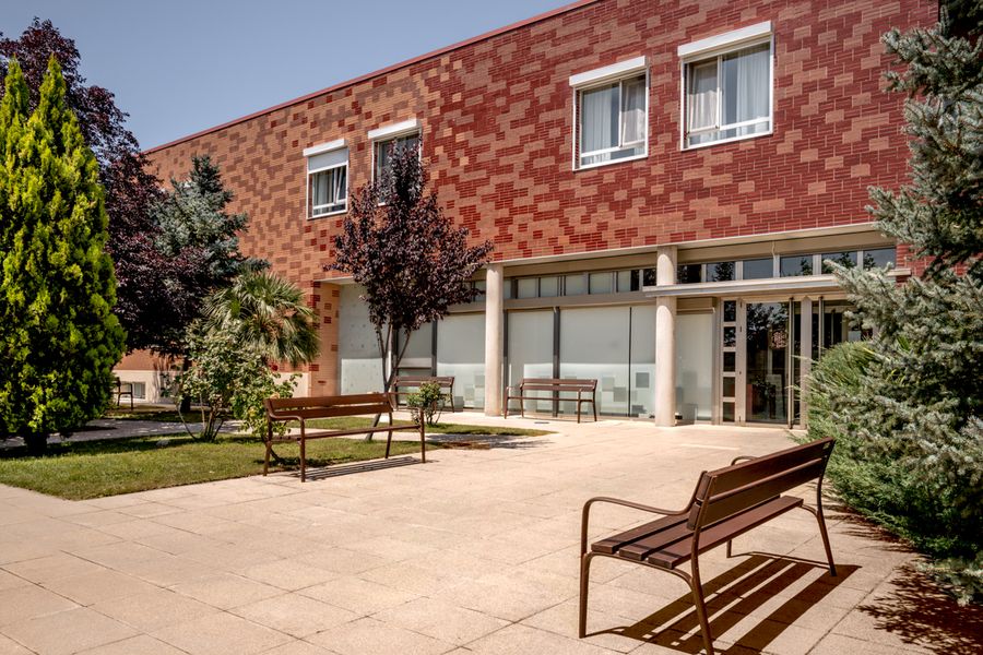 exterior residencia de ancianos DomusVi Monfarracinos