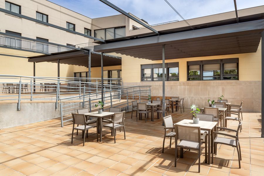 Terraza DomusVi Quijorna