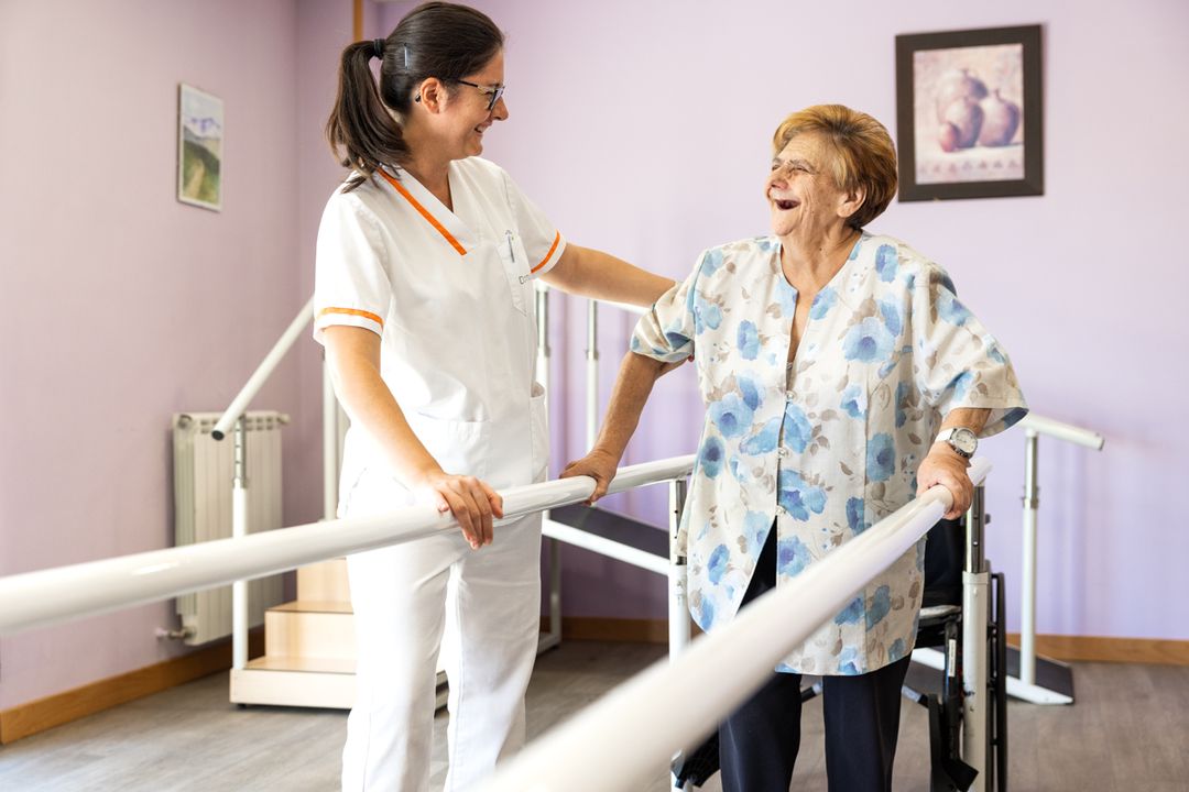 Persona mayor en rehabilitación