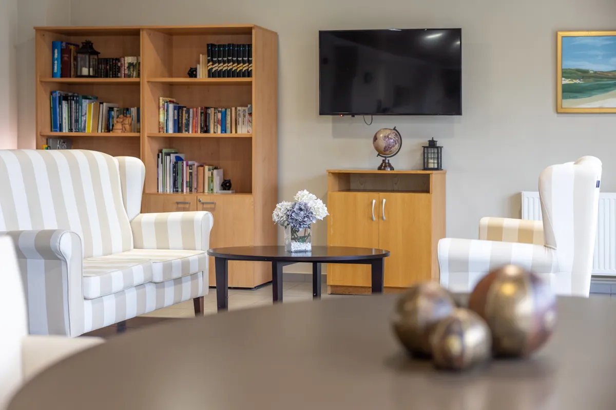 Salón TV en residencia de ancianos