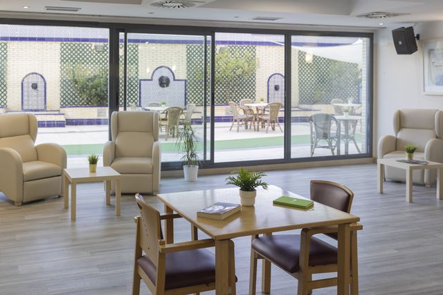 Terraza DomusVi tres cantos