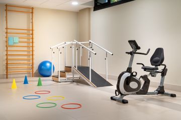Gimnasio y sala de rehabilitación para mayores