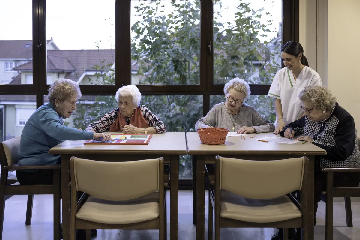 Personas mayores en taller psicológico