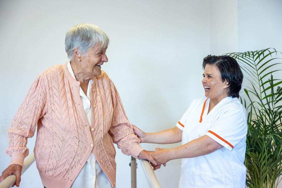 Persona mayor en rehabilitación